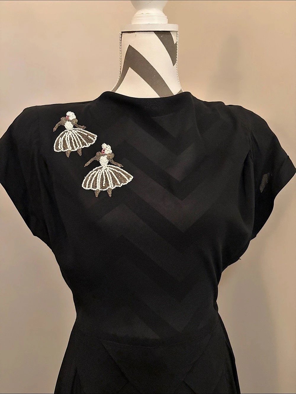 Rare 1940’s black rayon dancing dress. No label, size 4 - Picture 4 of 11